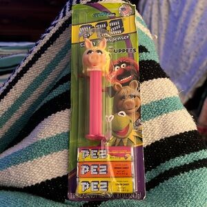 NEW Miss Piggy Pez Dispenser